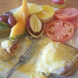 Eggs benny with peameal bacon