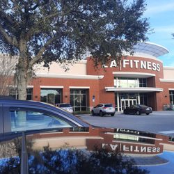 LA Fitness - Front entrance