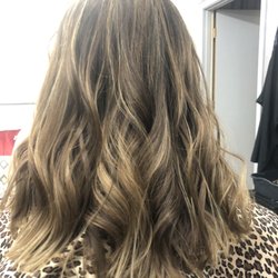 studio 181 salon and boutique - Beautiful babylights
Who is ready for change? She was, and I think we nailed it ! #hairbymirriah #weiserstylist #studio181