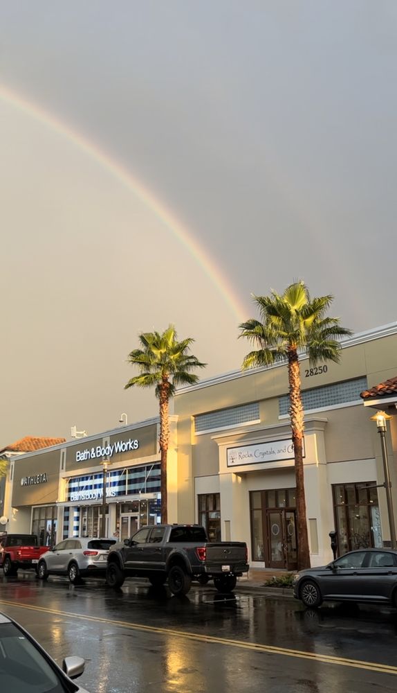 ROCKS, CRYSTALS AND GEMS Updated April 2024 32 Photos 28211 Paseo