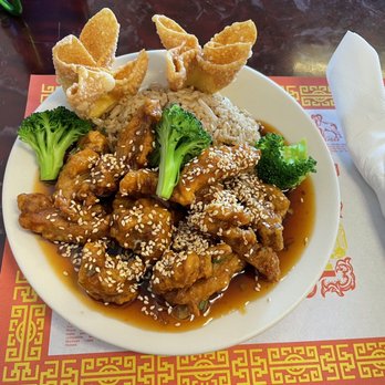 King Garden - Sesame Chicken w/ fried rice and crab Rangoon. - Chinese Near Me - Dayton, Ohio