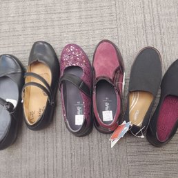 Women's ballet flats in black and maroon