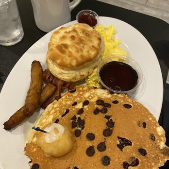 Maple Leaf Diner - Diner Special - American Near Me - Dallas, Texas