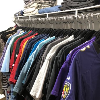 Lisa The Organizer - Shirts by type and color - Home Organization Near Me Lisa The Organizer - Shirts by type and color - Home Organization Near Me