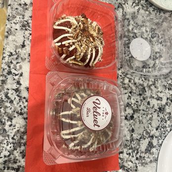The Velvet Bar - Red Velvet mini Bundt cakes - Desserts Near Me - Atlanta, Georgia The Velvet Bar - Red Velvet mini Bundt cakes - Desserts Near Me - Atlanta, Georgia