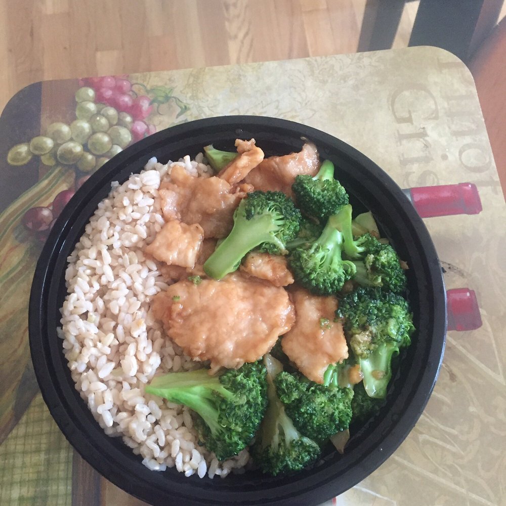 Fan Bistro - Chicken & Broccoli with brown rice. - Chinese Near Me - New Providence, New Jersey