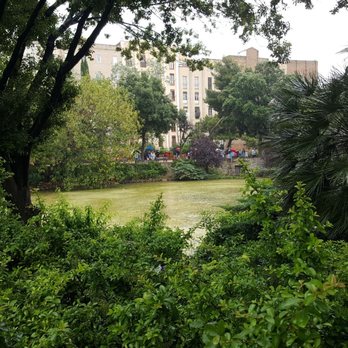 Plaça de Gaudí - At Plaća de Gaudi - Parks Near Me - Barcelona, B