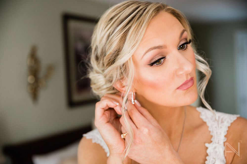Lyndsay Simon Beauty Logo