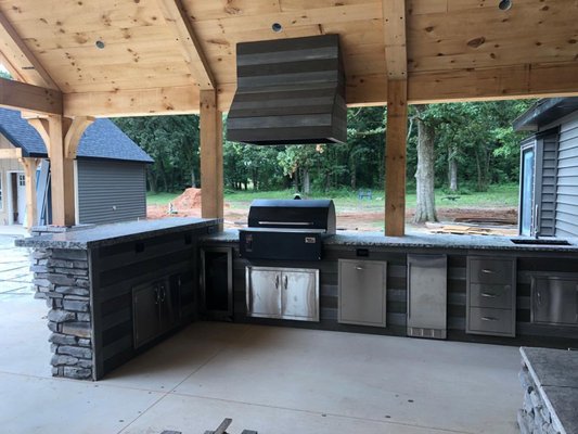 Outdoor Kitchen & Grill Area - Outdoor Kitchen & Grill Area