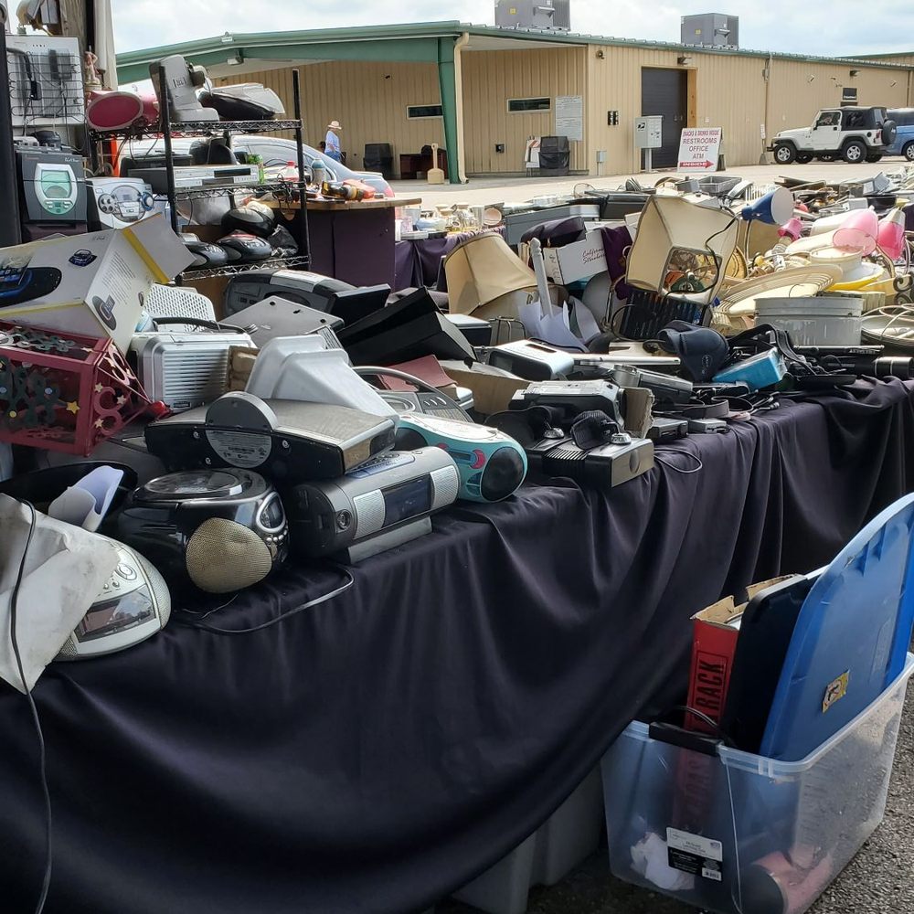 Richmond Flea Market - outside table - Flea Markets Near Me - Richmond, California Richmond Flea Market - outside table - Flea Markets Near Me - Richmond, California
