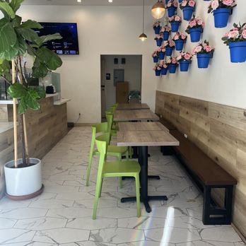 Ding Tea Hollywood  - main lounge area - Bubble Tea Near Me - Los Angeles, California