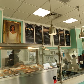 Shawn Michelle's - Interior - Ice Cream & Frozen Yogurt Near Me - Chicago, Illinois