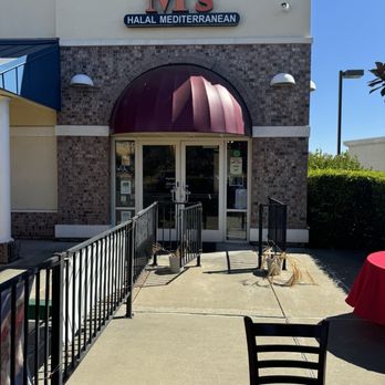 M Halal Mediterranean Food - Outside and inside tables - Mediterranean Near Me - Fairfield, California M Halal Mediterranean Food - Outside and inside tables - Mediterranean Near Me - Fairfield, California