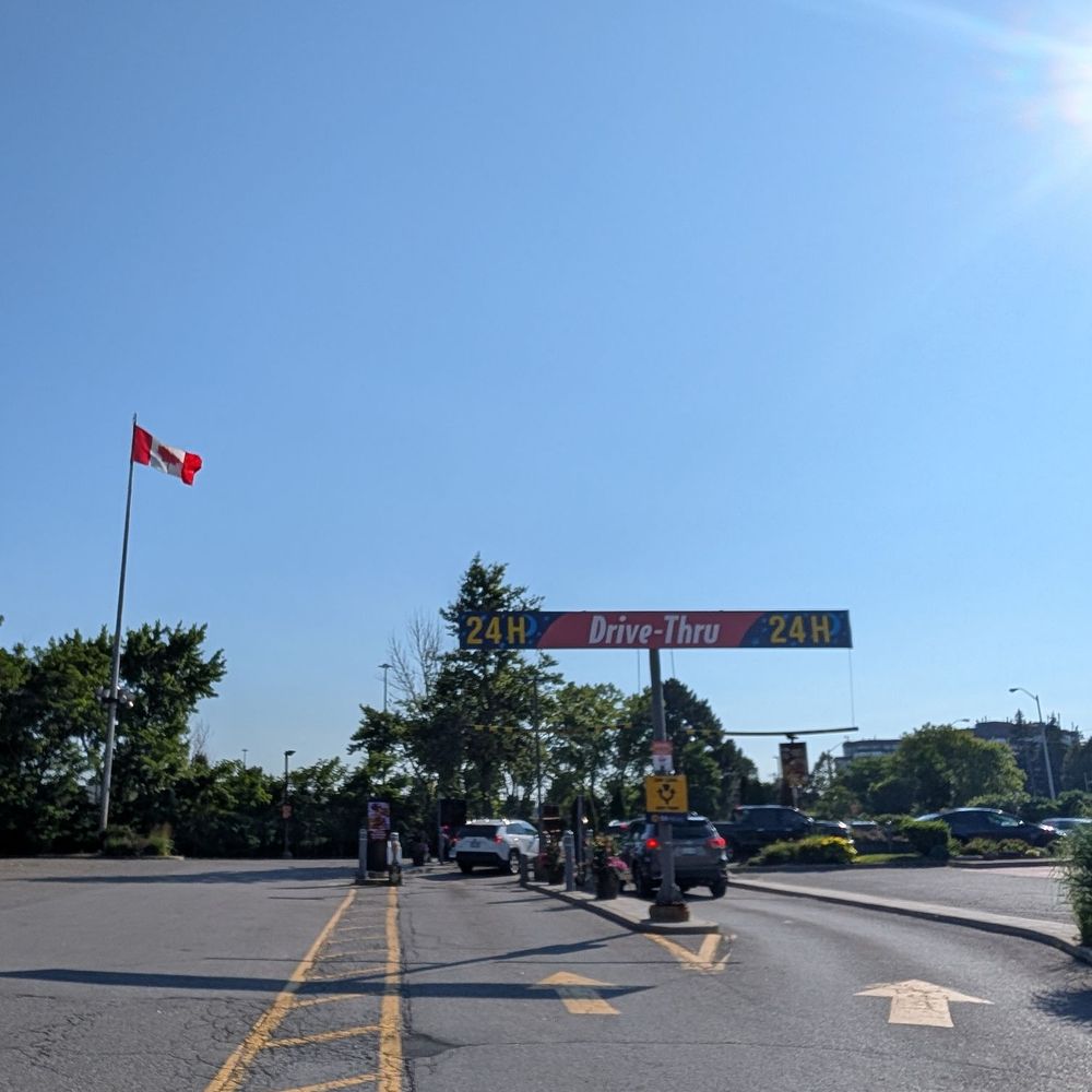 McDonald's - Two lanes at the drive-thru - Fast Food Near Me - Scarborough, Ontario