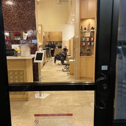 Isle PediSpa - Everyone sittting around talking.The one seated with her back to me is the one that said the website and door was incorrect.