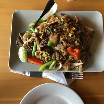 Jatujak - Pad Kee Mao - Food Delivery Services Near Me - Toronto, Ontario