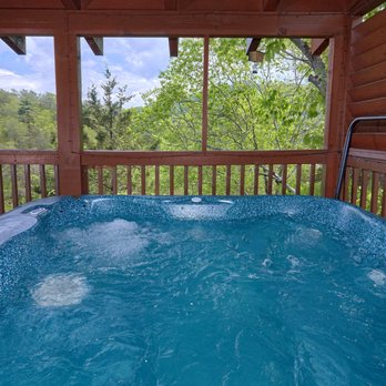 Eagle Point Retreat - Inviting Hottub with a view - Vacation Rentals Near Me - Pigeon Forge, Tennessee Eagle Point Retreat - Inviting Hottub with a view - Vacation Rentals Near Me - Pigeon Forge, Tennessee