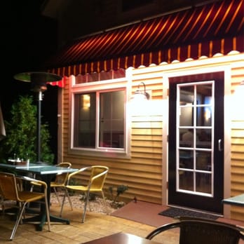 Robertos Italian Restaurant - Lovely outdoor seating - Pizza Near Me - Ogunquit, Maine