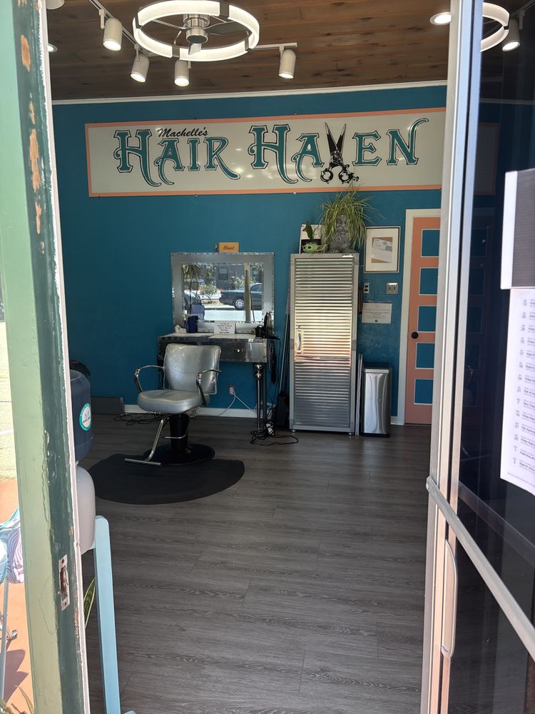 Machelle's Hair Haven Logo