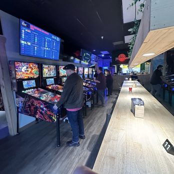 Das Flipperhaus - View when you 1st walk in the door - Arcades Near Me - Rocklin, California