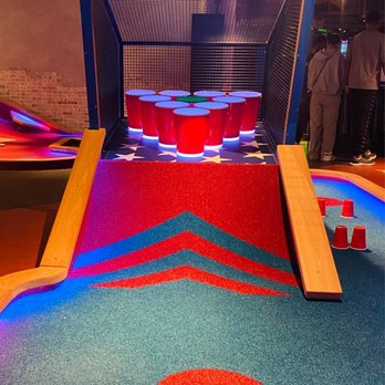 Puttshack - Miami - Hole 8 Ruby Course - Mini Golf Near Me - Miami, Florida
