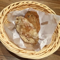 101肉燥飯專門店 - Deep fried chicken wing and octopus cake
