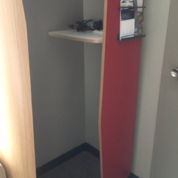 Ibis Hotel - Corner shelves - Hotels Near Me - Edinburgh, EDH
