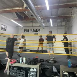 Pullmans Gym - Nice and professional coach. I believe pullmans gym will be famous boxing gym in  CA.