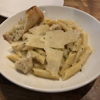 Moxies Fairview Mall Restaurant - Chicken Alfredo Pasta - Canadian (New) Near Me - North York, Ontario Moxies Fairview Mall Restaurant - Chicken Alfredo Pasta - Canadian (New) Near Me - North York, Ontario