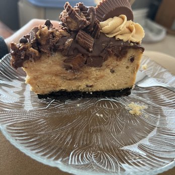 Luxe Cheesecakes - Chocolate peanut butter cheesecake - Desserts Near Me Luxe Cheesecakes - Chocolate peanut butter cheesecake - Desserts Near Me