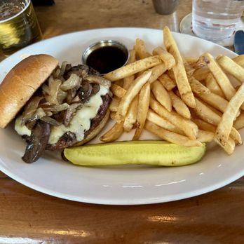 The Kensington Pub - Steak house burger - New American Near Me - Cleveland, Ohio The Kensington Pub - Steak house burger - New American Near Me - Cleveland, Ohio