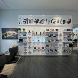 IQ Gadgets - Inside store