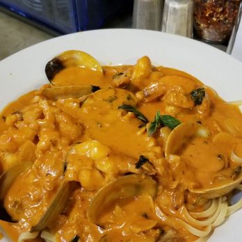 La Familia Katonah - Pizza Near Me - Katonah, New York La Familia Katonah - Pizza Near Me - Katonah, New York