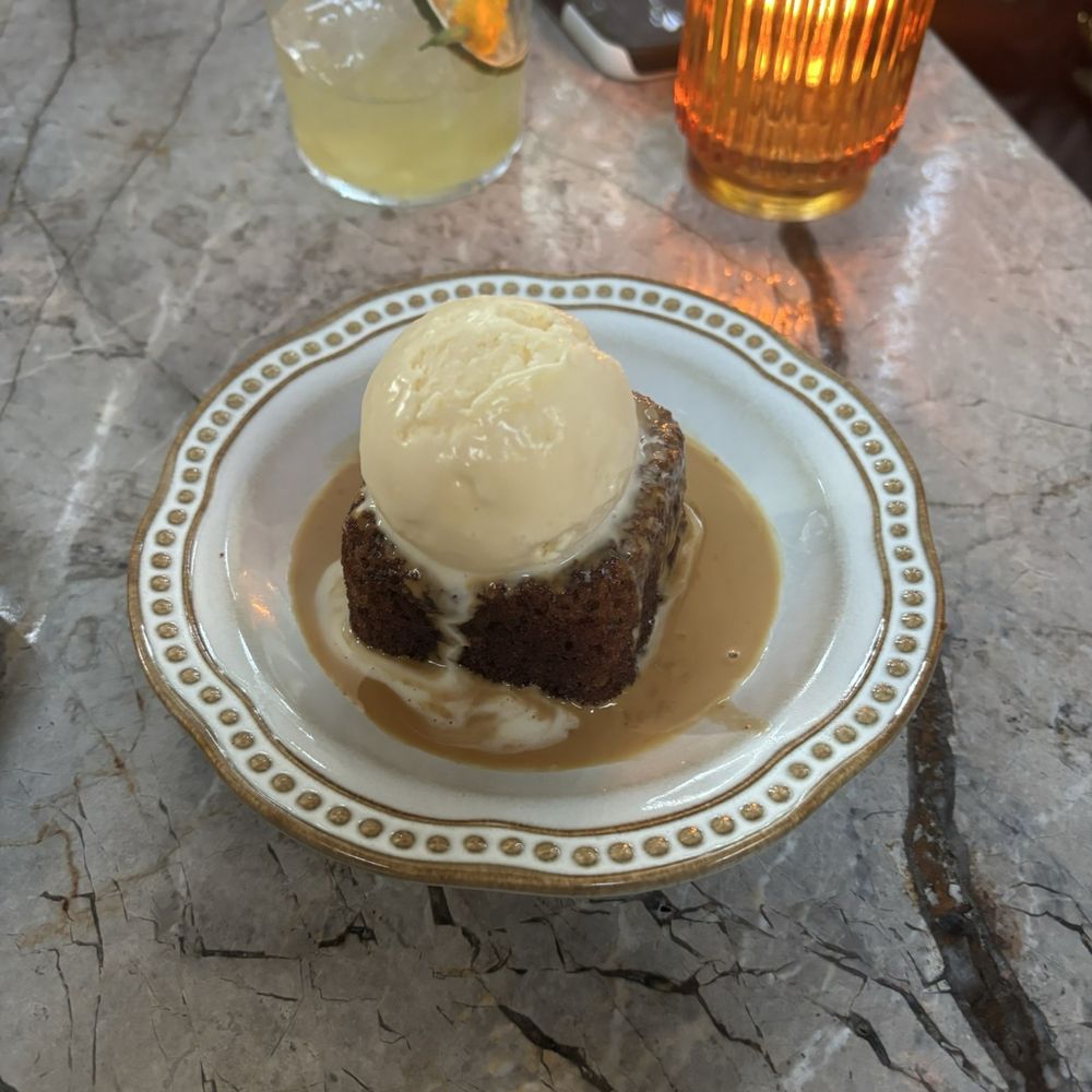 Si! Mon - Sticky toffee pudding cake - Latin American Near Me - Los Angeles, California Si! Mon - Sticky toffee pudding cake - Latin American Near Me - Los Angeles, California