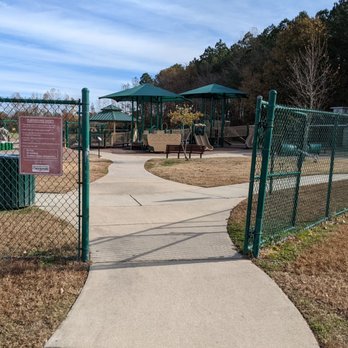Deep Creek Park - The opening.. one way in, one way out! - Dog Parks Near Me - Chesapeake, Virginia