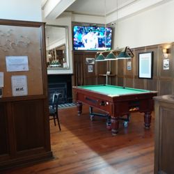 Court House Hotel - Pool Table