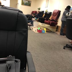 The old man who doing her feet is a rude bitch he did everybody service wrong I recommend NO one to ever come to this raggedy bitch