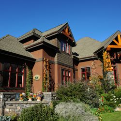 Buffaloberry Bed and Breakfast - In the heart of Banff