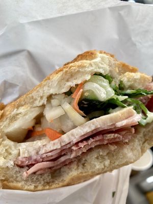 Bánh Mì Ba Lẹ by null