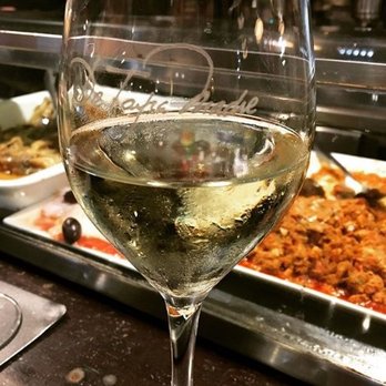Bcn Marketing - Una copita de vino  en nuestra barra con unas tapas o pintxos  es un gran plan para iniciar el primer puente de diciembre! Gracias @balf - Marketing Near Me - Barcelona, B