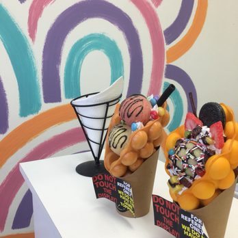 Double Three - Such cute decor. I loved the walls! - Ice Cream & Frozen Yogurt Near Me - Honolulu, Hawaii