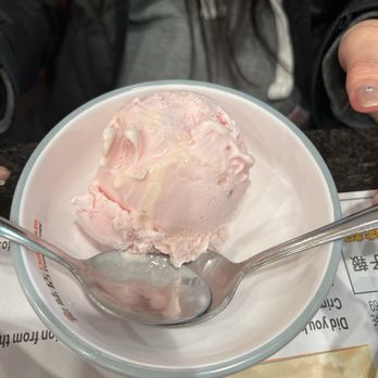 Delicious Food Corner - free strawberry ice cream - Hong Kong Style Cafe Near Me - Rosemead, California Delicious Food Corner - free strawberry ice cream - Hong Kong Style Cafe Near Me - Rosemead, California
