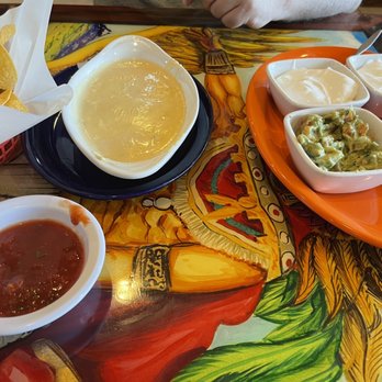 La Neta Mexican Grill - Just a few sides that we enjoy. Their free chips and salsa, along with a large queso, guacamole, Pico and sour cream. - Mexican Near Me - Wapakoneta, Ohio La Neta Mexican Grill - Just a few sides that we enjoy. Their free chips and salsa, along with a large queso, guacamole, Pico and sour cream. - Mexican Near Me - Wapakoneta, Ohio