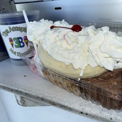 3 B Ice Cream - Banana Split is BIG! Chocolate Almond, MooseTracks (?), & Strawberry