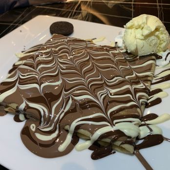 Melt n Dip - Y.O.L.O. Crepe with a scoop of vanilla - Desserts Near Me - Orlando, Florida