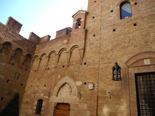 Palazzo Chigi Saracini by null