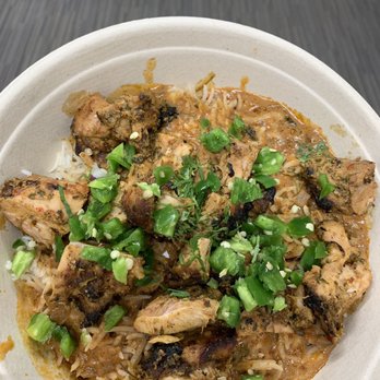 Choolaah - Beautifully prepared and flavored BBQ style chicken with the house hot sauce, white rice & chopped up peppers. - Indian Near Me - Beachwood, Ohio