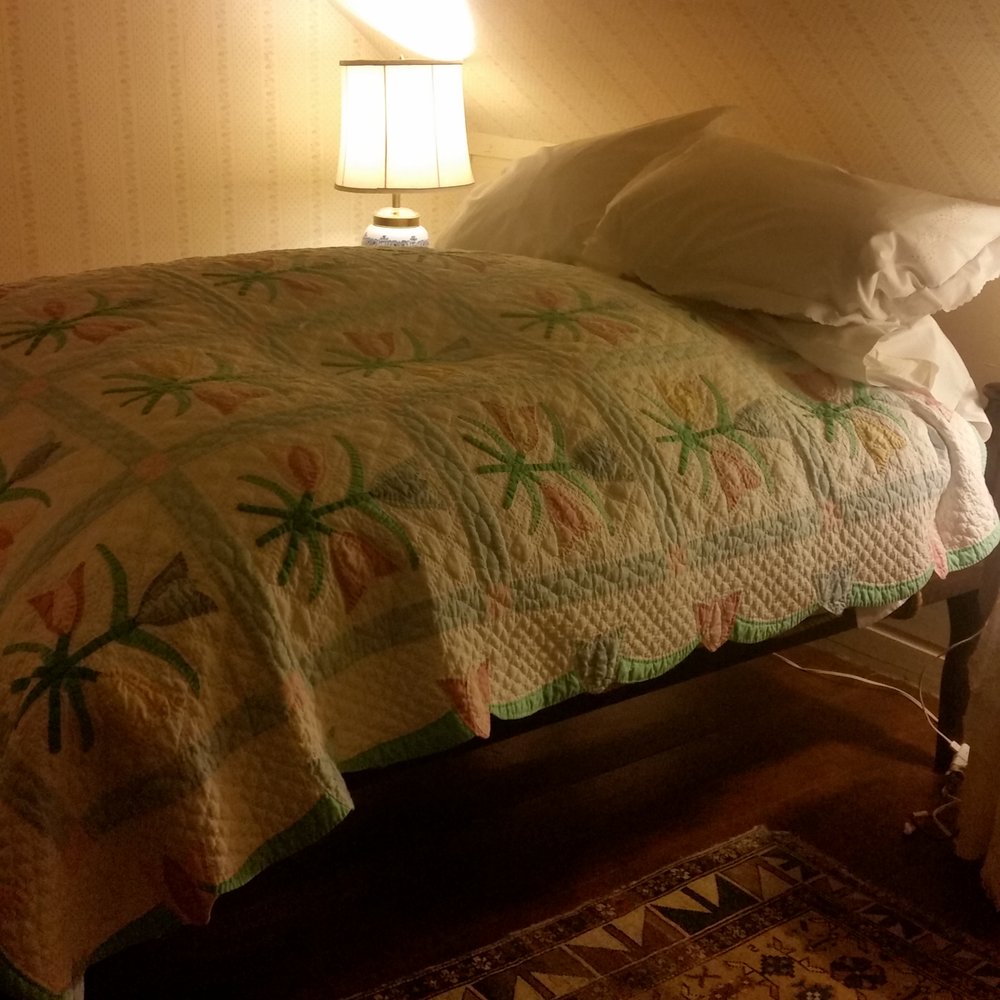 Fletcher Tavern Bed & Breakfast - The Tavern Room's fluffy feather bed - Bed & Breakfast Near Me - Westford, Massachusetts Fletcher Tavern Bed & Breakfast - The Tavern Room's fluffy feather bed - Bed & Breakfast Near Me - Westford, Massachusetts