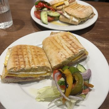 Mimos Cafe - Cafes Near Me - London, XGL