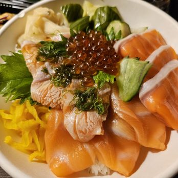 Cafe Sushi Shoten - Salmon donburi (5/5) - Japanese Near Me - Cambridge, Massachusetts